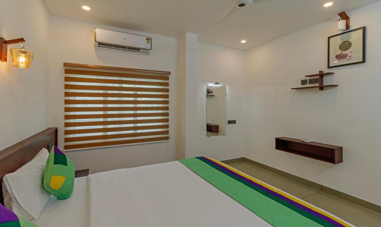 Treebo Amigos Residency Cochin Airport Hotel Kochi Bagian luar foto