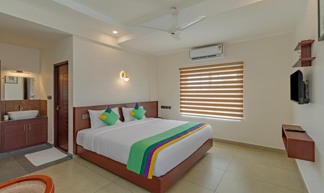Treebo Amigos Residency Cochin Airport Hotel Kochi Bagian luar foto