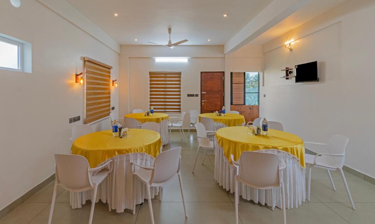 Treebo Amigos Residency Cochin Airport Hotel Kochi Bagian luar foto