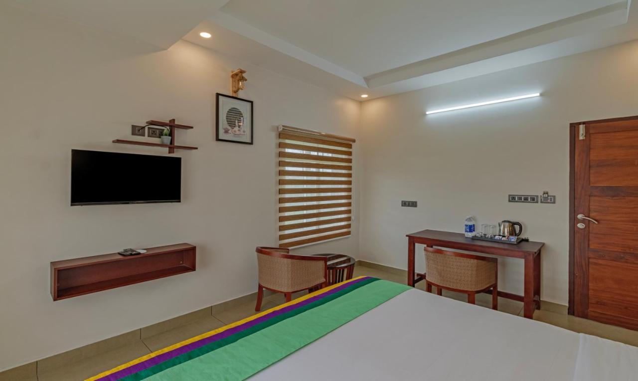 Treebo Amigos Residency Cochin Airport Hotel Kochi Bagian luar foto