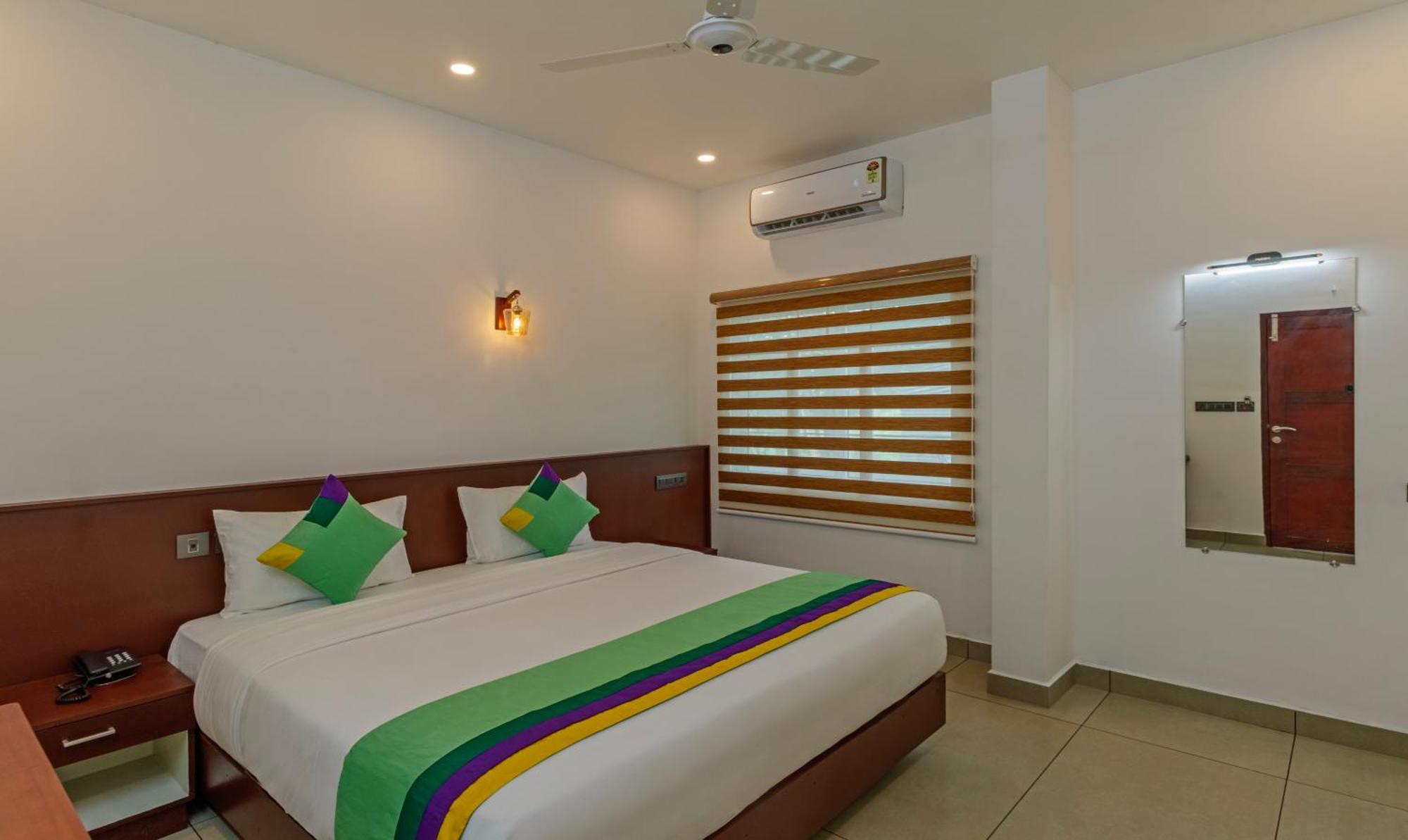 Treebo Amigos Residency Cochin Airport Hotel Kochi Bagian luar foto