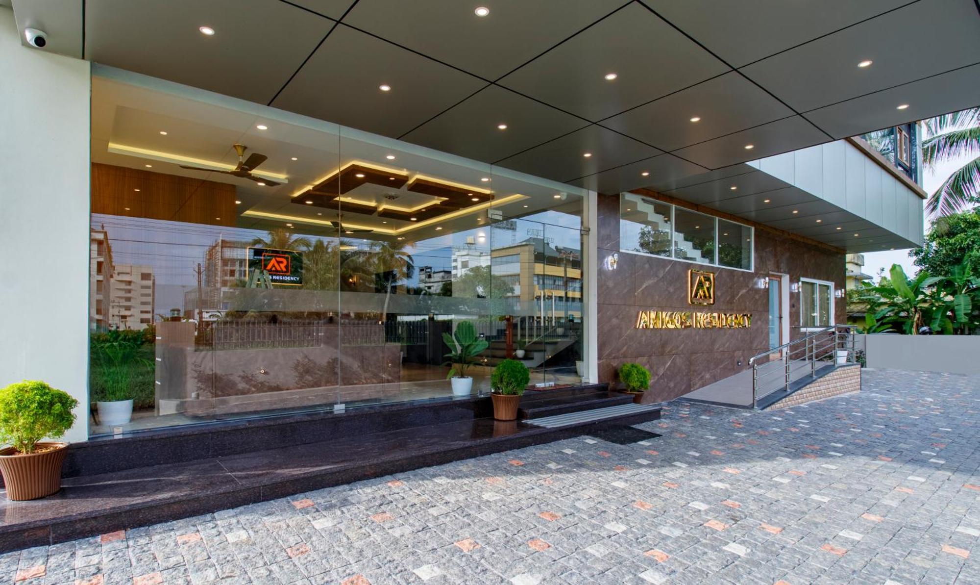 Treebo Amigos Residency Cochin Airport Hotel Kochi Bagian luar foto