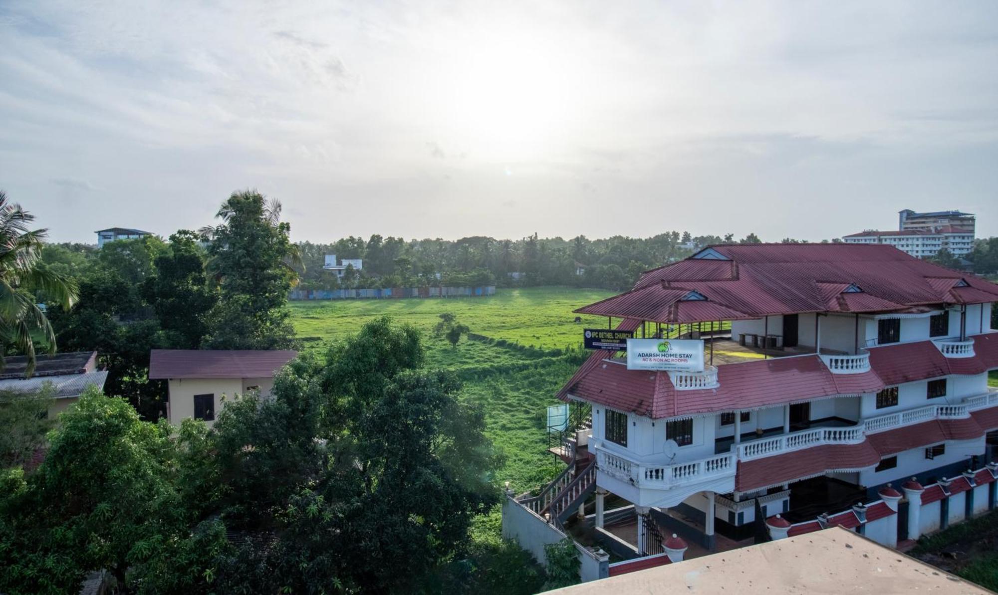Treebo Amigos Residency Cochin Airport Hotel Kochi Bagian luar foto