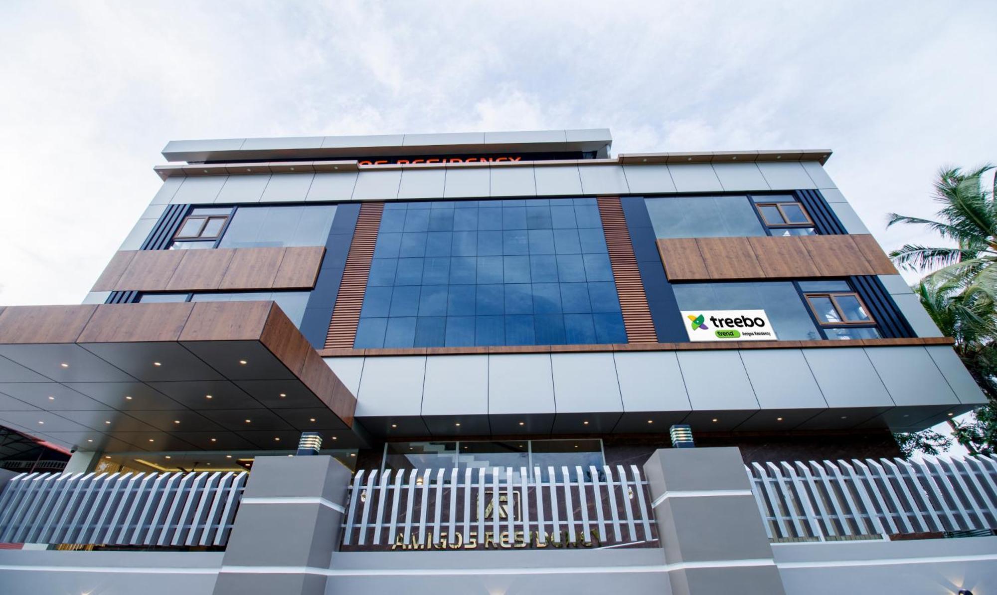 Treebo Amigos Residency Cochin Airport Hotel Kochi Bagian luar foto